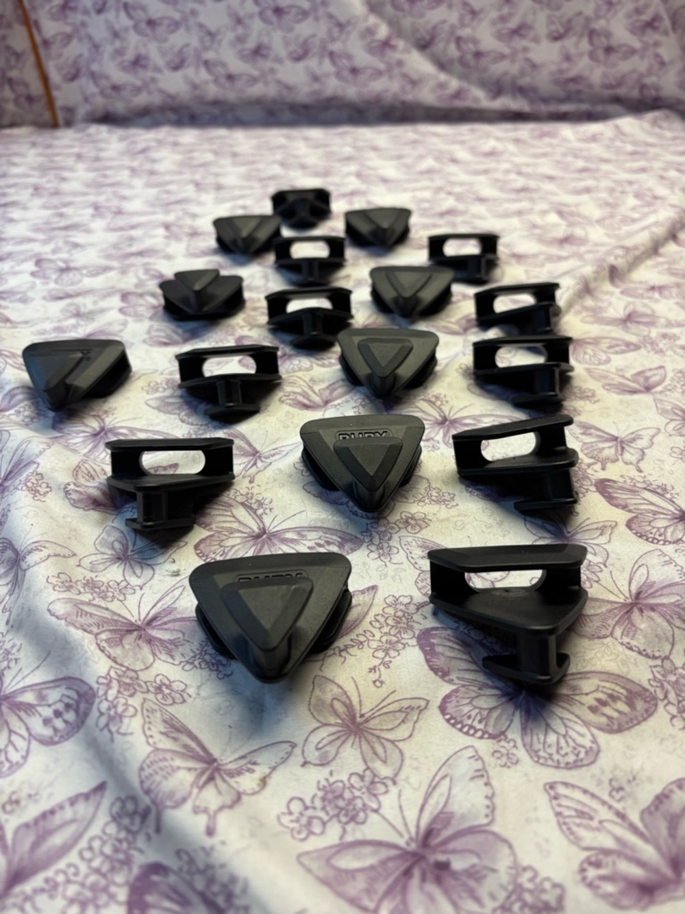 📍*As Seen On TV*Ruby Space Triangles- Set of 18 - Picture 2 of 3
